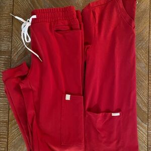 Women’s Scope scrub set in size XXS in the color Ruby.